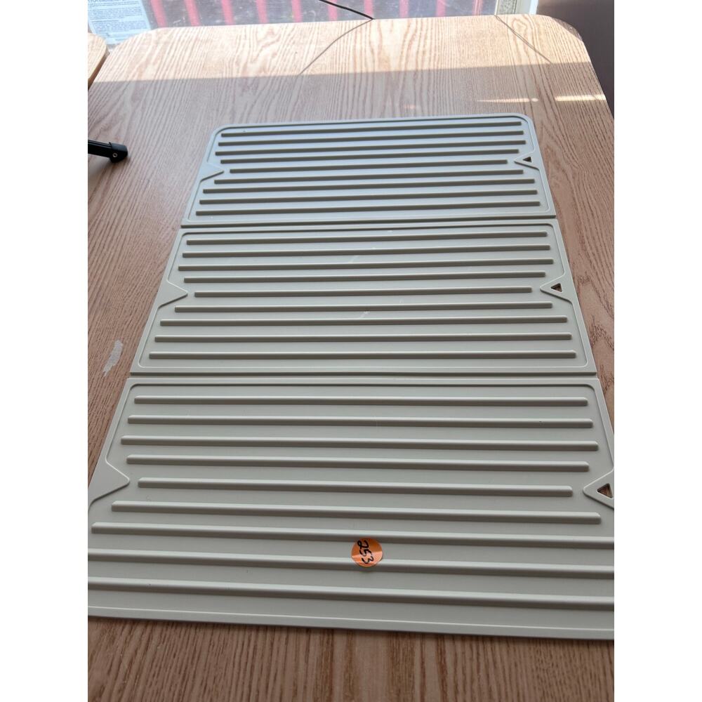 New Dish Drying Ribbed Mat Foldable Light Tan Dishwasher Safe 13 1/4”x19 1/4” - Picture 2 of 8